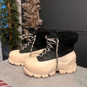 UGG Women’s Adrian Hiker Boots | Black and white